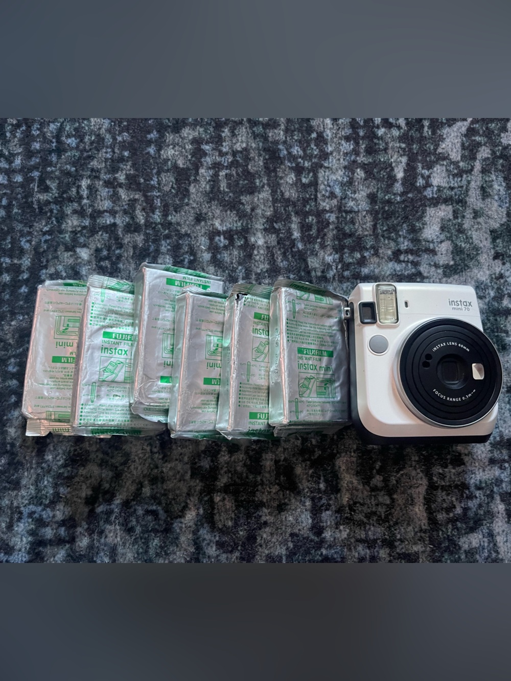 Fujifilm Instax Mini 11 Instant Camera - White pearl  with Black Lens